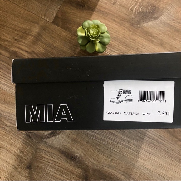 sz6.5,7 MIA Maylynn Maroon Shearling Boots - Picture 7 of 8